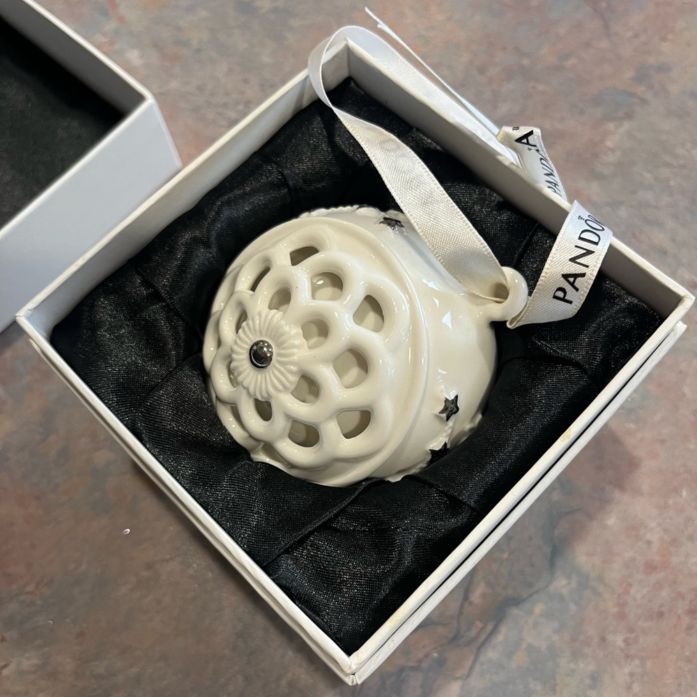 2011 Pandora Ornament